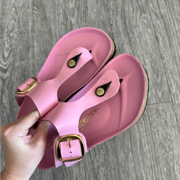 BIRKENSTOCK Gizeh Big Buckle Sandals in High Shine Pink 39 - Picture 9 of 10